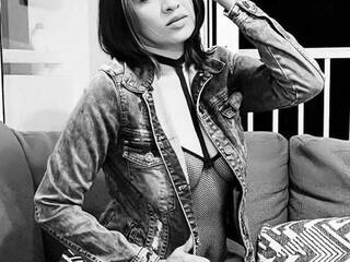 Ερωτική συνομιλία μέσω βίντεο abby-latin