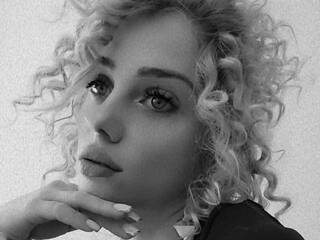 Ερωτική συνομιλία μέσω βίντεο AdeleKya