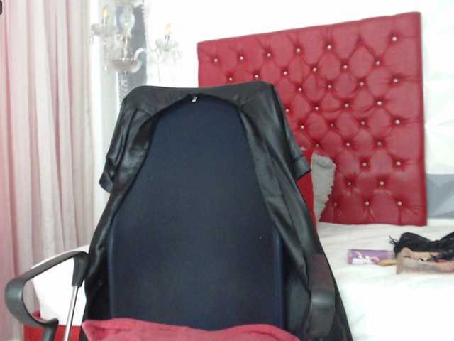 Εκπομπές οθόνης AdeleMilf