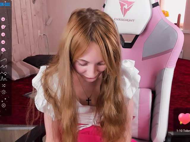 Εκπομπές οθόνης AdelinaCowell