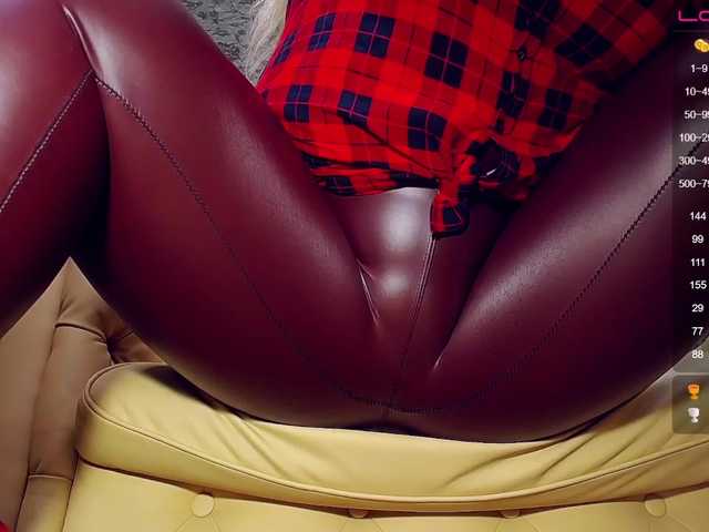 Φωτογραφίες AdelleQueen "♥kiss the floor piece of ****!♥ #bbw #bigboobs #mistress #latex #heels #gorgeous