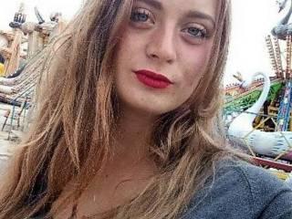 Ερωτική συνομιλία μέσω βίντεο adellin