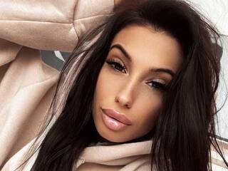 Ερωτική συνομιλία μέσω βίντεο AdriaRae18