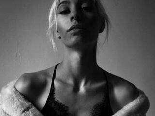 Ερωτική συνομιλία μέσω βίντεο AgataHawk