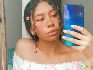 Ερωτική συνομιλία μέσω βίντεο ainararouse