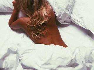 Ερωτική συνομιλία μέσω βίντεο Al-bee