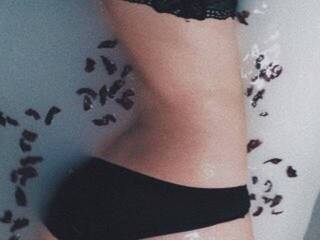 Ερωτική συνομιλία μέσω βίντεο alananix