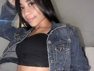 Ερωτική συνομιλία μέσω βίντεο AlessaWhite