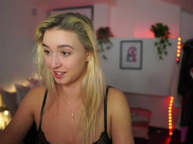 Φωτογραφίες AlexisTexas18 Hi! I am Alexis 19 yrs old teen, with perfect ass, nice tits and very hot sexy dance moves! Lets have fun with me! Water on my white T-shirt at goal!