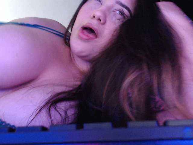 Εκπομπές οθόνης AliceKytelerr