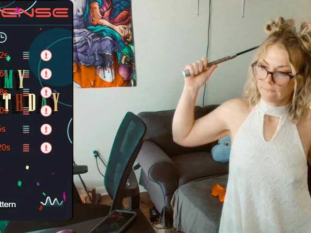 Φωτογραφίες Aliceliddell7 ITS MY BIRTHDAY TODAY! #lovense #squirt #bigass #young #cum#milf #blonde #small tits #young #naughty #lush #feet #smoke #glasses