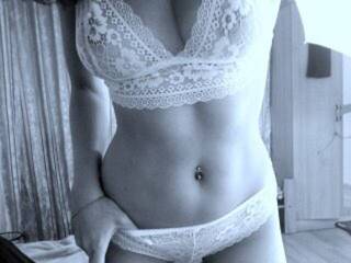 Ερωτική συνομιλία μέσω βίντεο AliceRedX