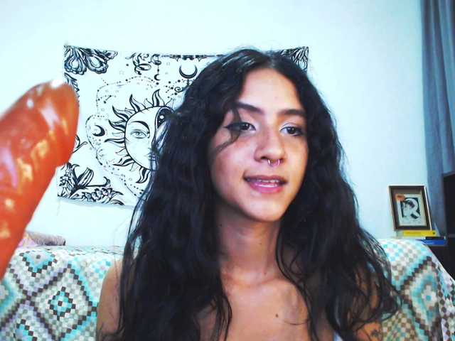 Φωτογραφίες AlinaWoolf Heyy welcome to my room, im new model, dont forget follow me and tip if u like the show, hot private open! GOAL BOOTY TEASE + SPANKS DOGGY ❤