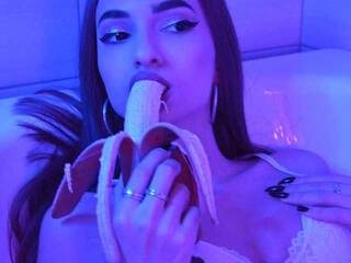 Ερωτική συνομιλία μέσω βίντεο AliyaEvans