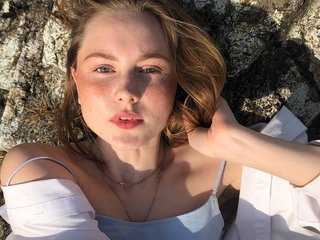 Ερωτική συνομιλία μέσω βίντεο Allatriona