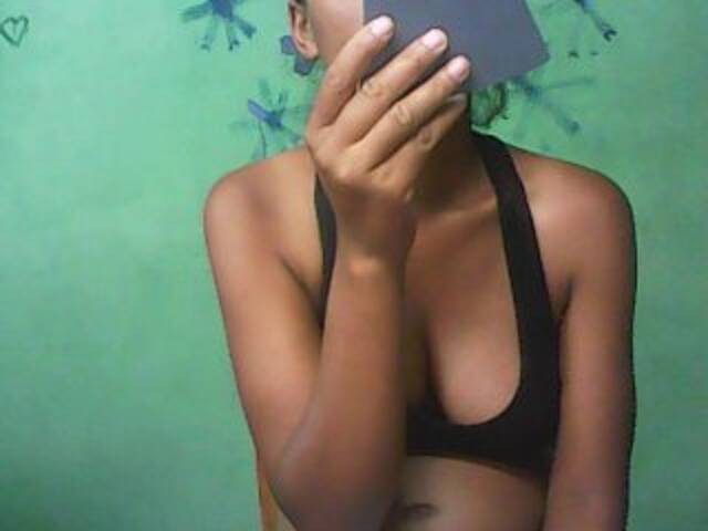 Εκπομπές οθόνης almapleasure