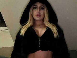 Ερωτική συνομιλία μέσω βίντεο AmaraPierce