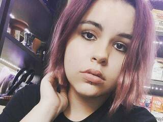 Ερωτική συνομιλία μέσω βίντεο AmyLinn