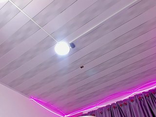 Ερωτική συνομιλία μέσω βίντεο AnahiRose