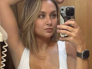 Ερωτική συνομιλία μέσω βίντεο Andrea-urdream