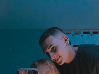 Ερωτική συνομιλία μέσω βίντεο angieandliam