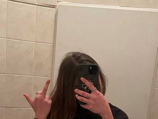 Ερωτική συνομιλία μέσω βίντεο anirie_findom