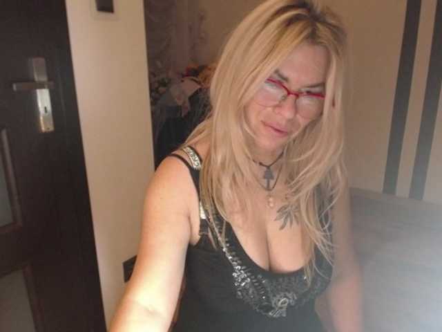 Φωτογραφίες ArianeSexy Hello! Sexy milf here. TIP ME FOR FOLLOW.