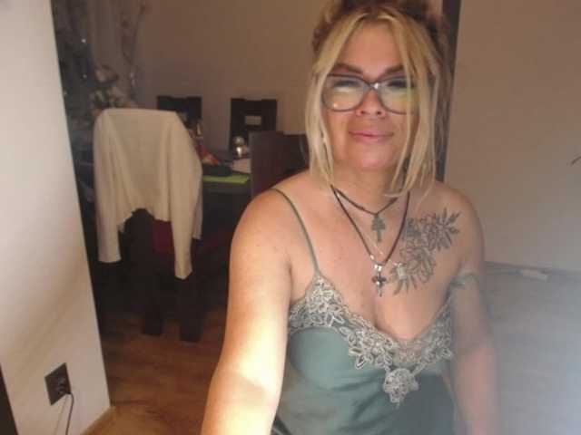 Φωτογραφίες ArianeSexy Hello! Sexy milf here. TIP ME FOR FOLLOW.