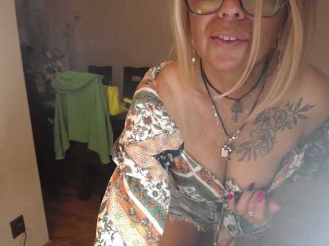 Φωτογραφίες ArianeSexy Hello! Sexy milf here. TIP ME FOR FOLLOW.