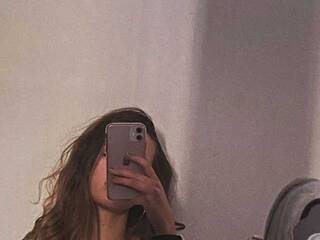 Ερωτική συνομιλία μέσω βίντεο AriellaFerr00