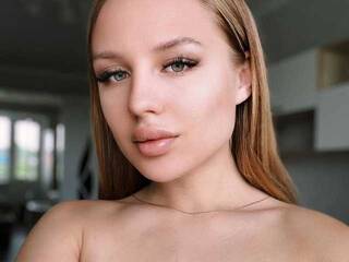 Ερωτική συνομιλία μέσω βίντεο Astii