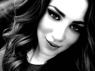 Ερωτική συνομιλία μέσω βίντεο Asynaa