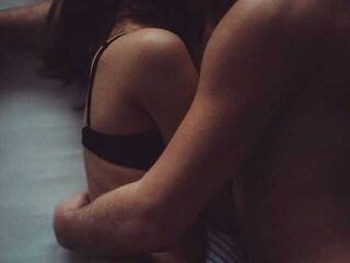 Ερωτική συνομιλία μέσω βίντεο KOMHATA-PA3BPATA