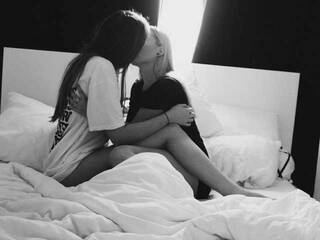 Ερωτική συνομιλία μέσω βίντεο awesomegirlsx