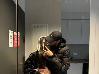 Ερωτική συνομιλία μέσω βίντεο babyymommyanddadyy