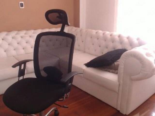 Εκπομπές οθόνης BeckyJames