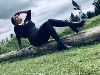 Ερωτική συνομιλία μέσω βίντεο bella-devil