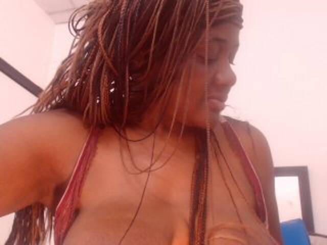 Εκπομπές οθόνης BigBustyBlack