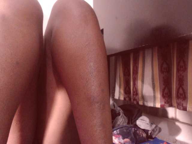 Εκπομπές οθόνης BigBustyBlack