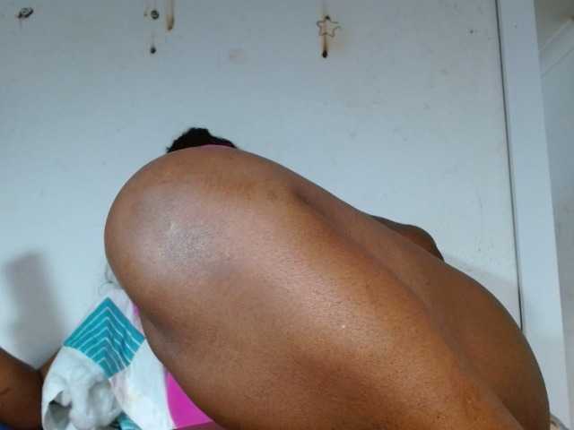 Εκπομπές οθόνης BigBustyBlack