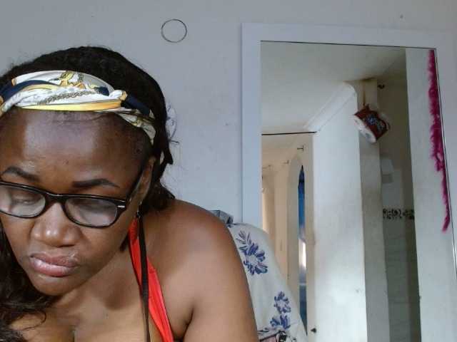 Εκπομπές οθόνης BigBustyBlack