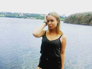 Ερωτική συνομιλία μέσω βίντεο bitchnaha