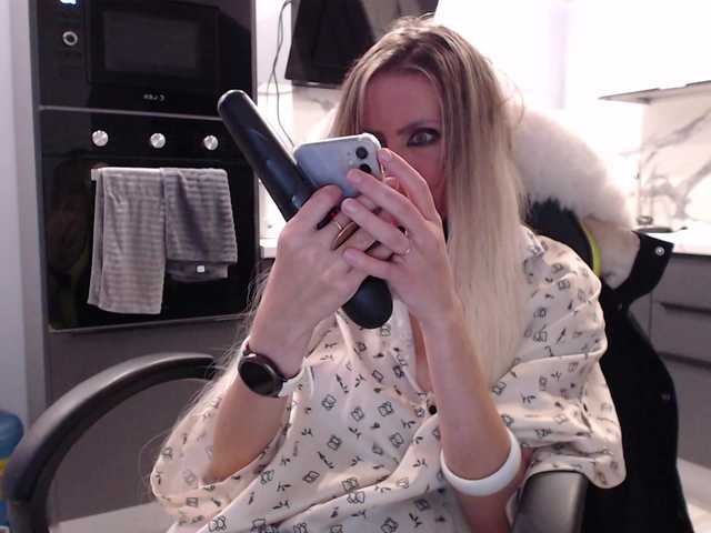 Εκπομπές οθόνης blondalina