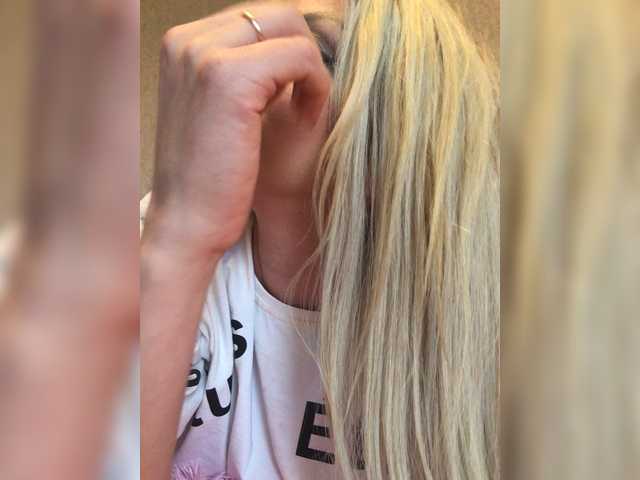 Εκπομπές οθόνης blondalina