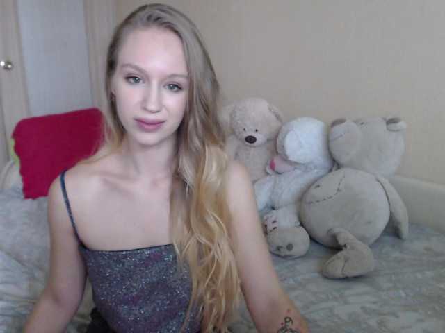 Φωτογραφίες BlondeAlice Hello! Im Alice, glad to see u here! Tip me for buzz my pussy! Take me in my pvt show first! Muah!