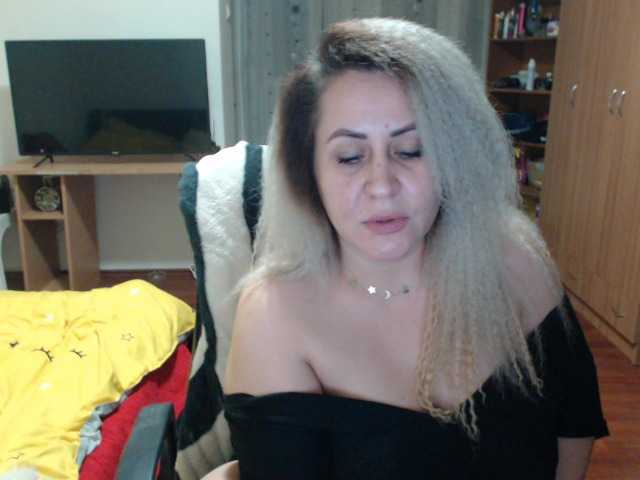 Φωτογραφίες BlondeElla 1000 tokens who want me and love me