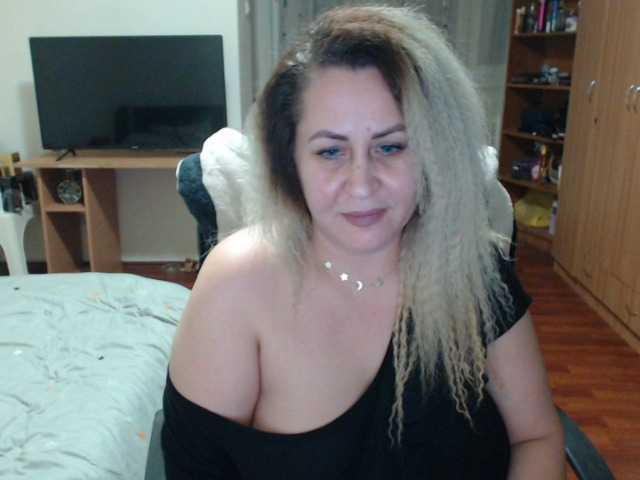 Φωτογραφίες BlondeElla 1000 tokens who want me and love me