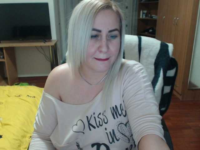 Φωτογραφίες BlondeElla 1000 tokens who want me and love me