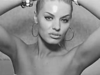 Ερωτική συνομιλία μέσω βίντεο blondiestar