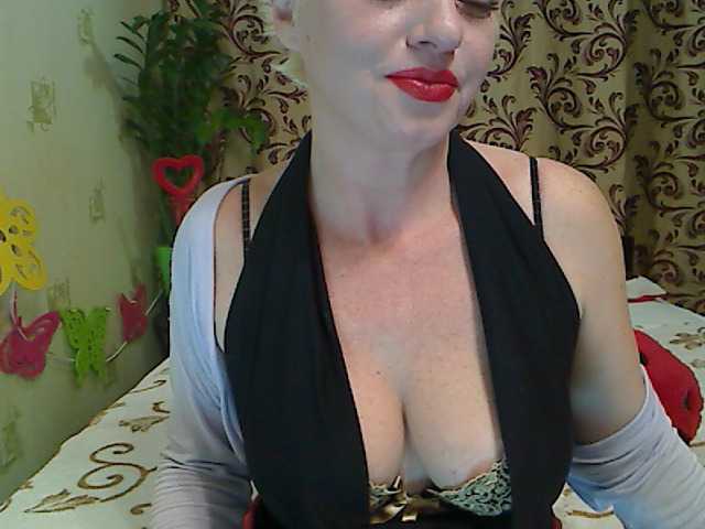 Εκπομπές οθόνης BlondySquirt